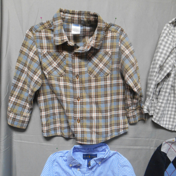 Lot of 4 pieces boy’s shirts sweaters 2T - Picture 5 of 5
